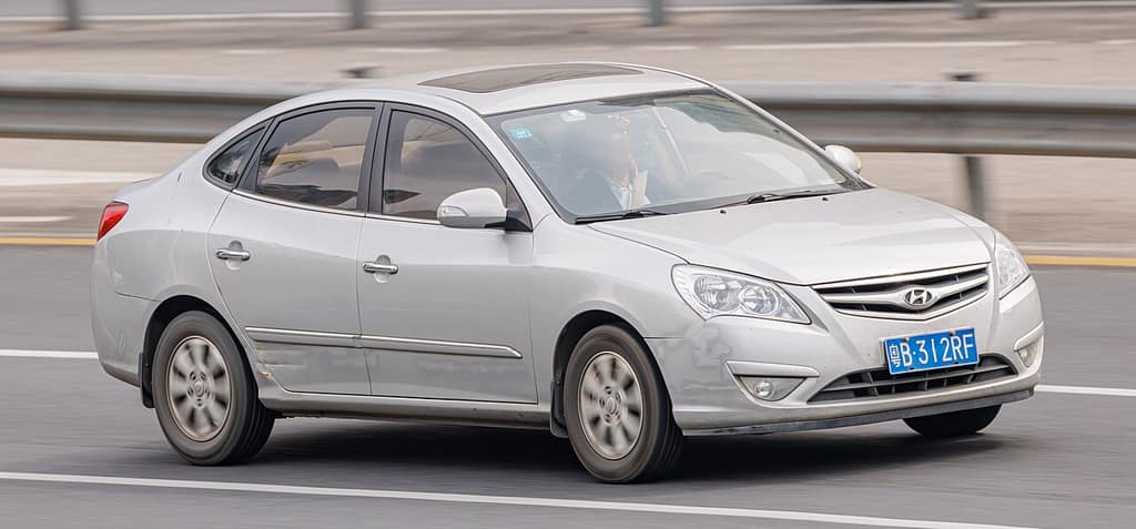 Hyundai Elantra 4 fotoğrafı