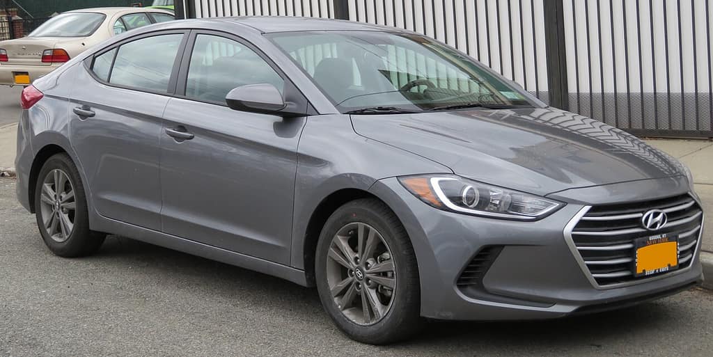 Hyundai Elantra 6 fotoğrafı