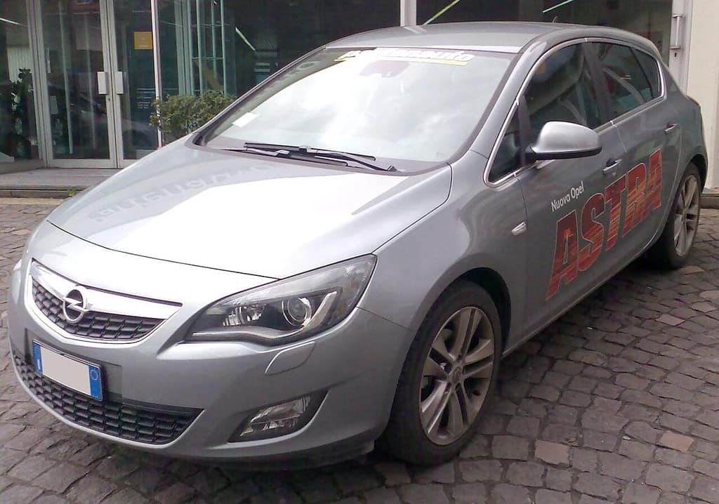 Opel Astra J fotoğrafı