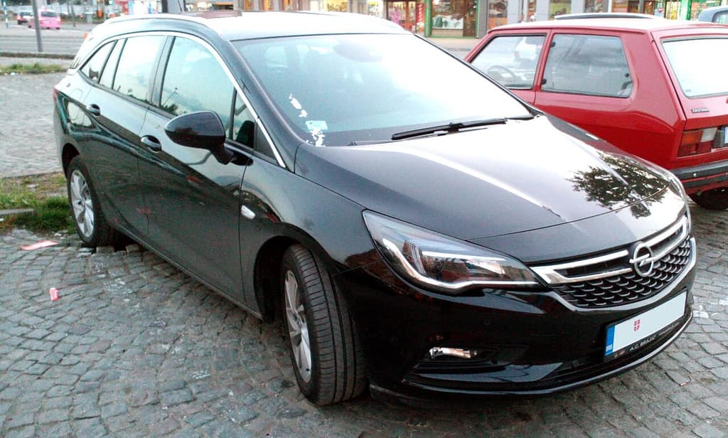 Opel Astra K fotoğrafı