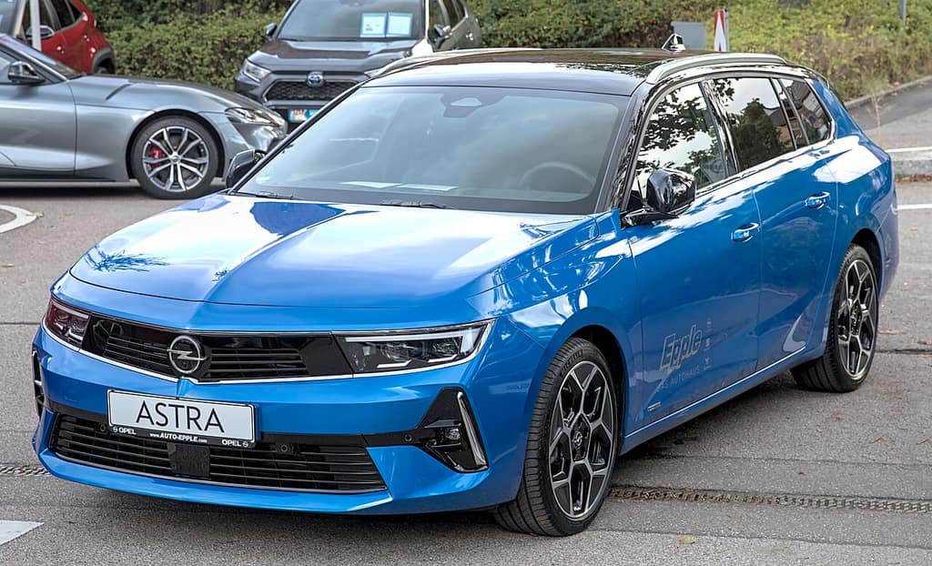 Opel Astra L fotoğrafı