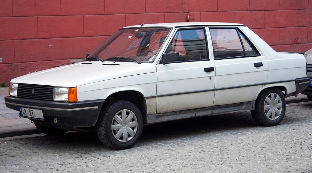 Renault 9 Broadway / Spring fotoğrafı