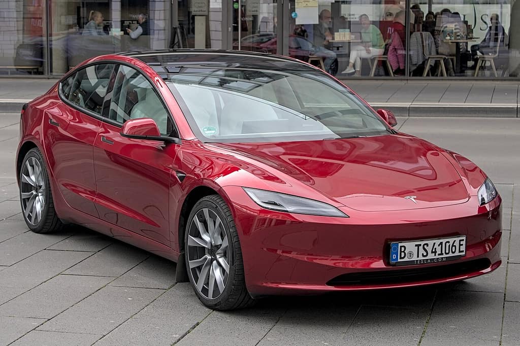 Tesla Model 3 fotoğrafı